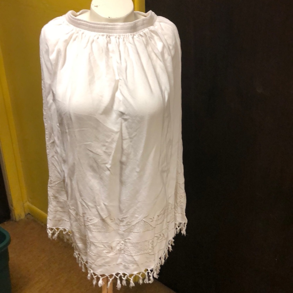 MOVING SALE NO HAGGLING WOMEN MERCHANT ONE SIZE WHITE/CREAM FRINGE SHORT SKIRT.